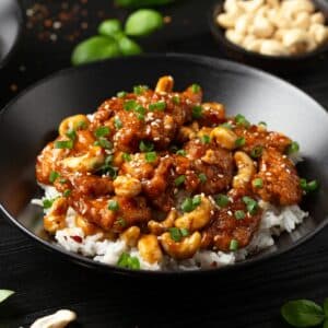 Mindful Meals Cashew Chicken with Brown Rice and Steamed Broccoli